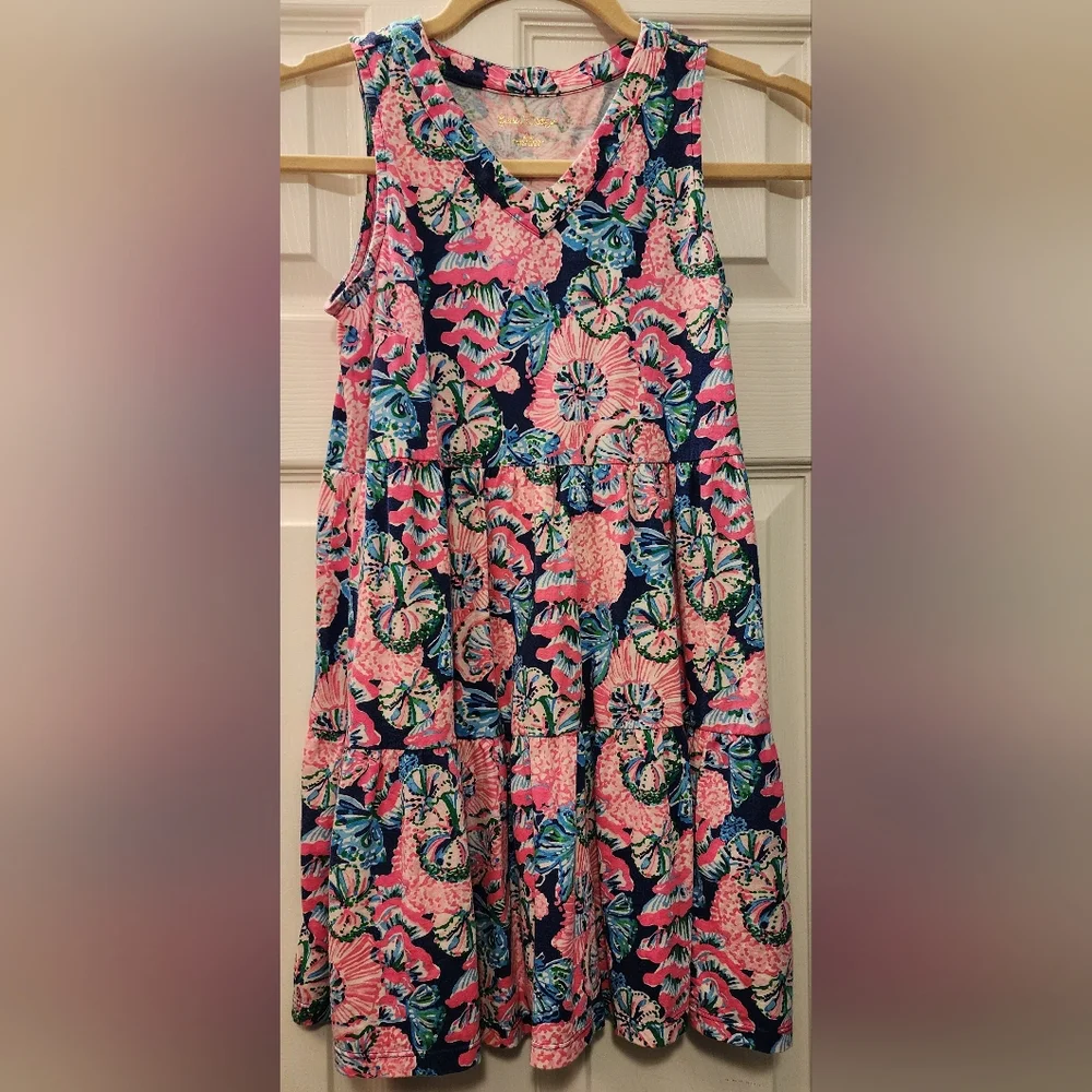 Lilly Pulitzer Girls V-Neck Tiered Dress • Fan Sea Pants Print • M - Picture 2 of 8